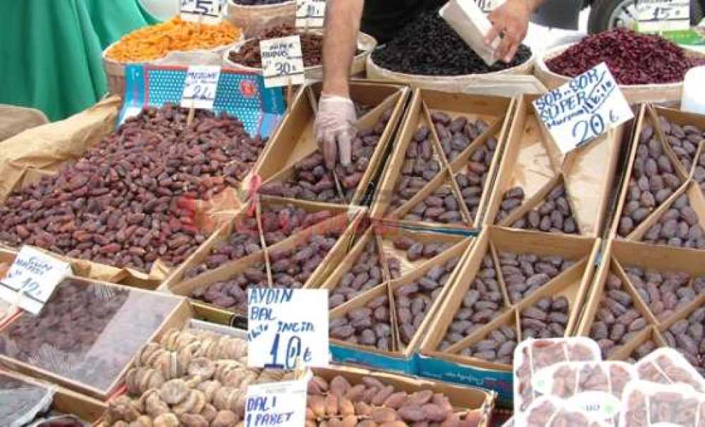 Ramazanın Simgesi Hurma Tezgahta