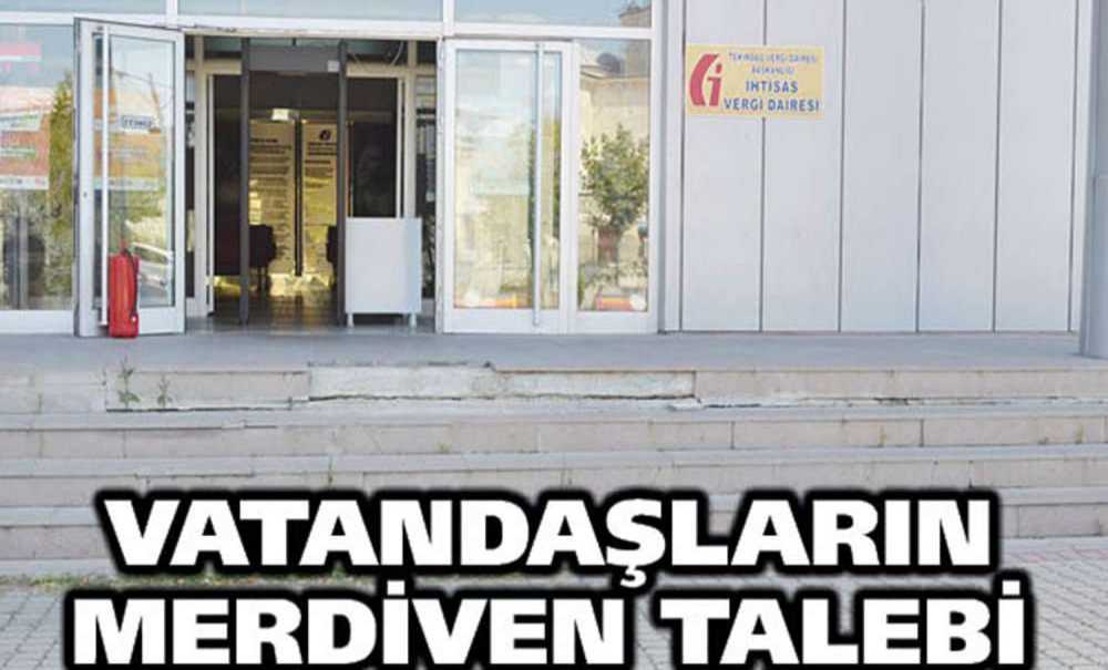 Vatandaşlar Vergi Dairesi'nin Merdivenlerinin Yapılmasını İstedi