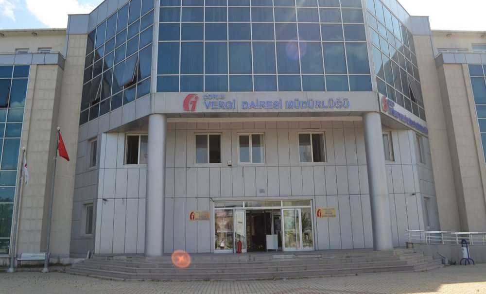 Vatandaşlar Vergi Dairesi'nin Merdivenlerinin Yapılmasını İstedi