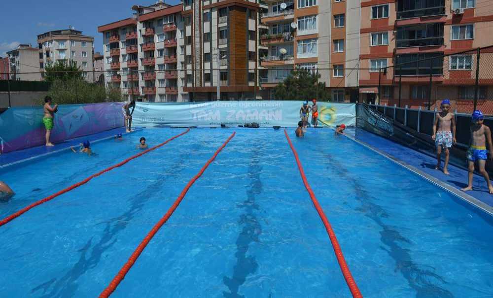 Hem Yüzmeyi Öğrendiler Hem Eğlendiler