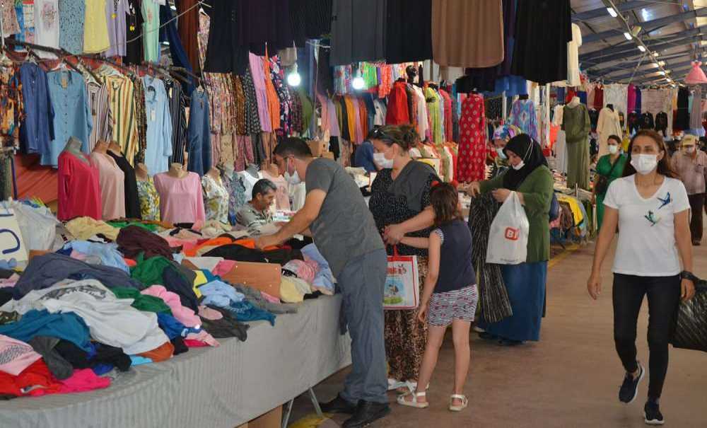 Pazarda Okul Alışverişi Yoğunluğu Yaşandı