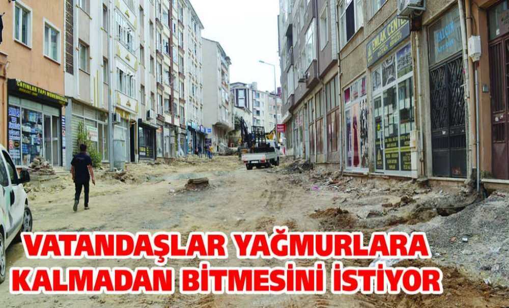 Vatandaşlar Yağmurlara Kalmadan Bitmesini İstiyor