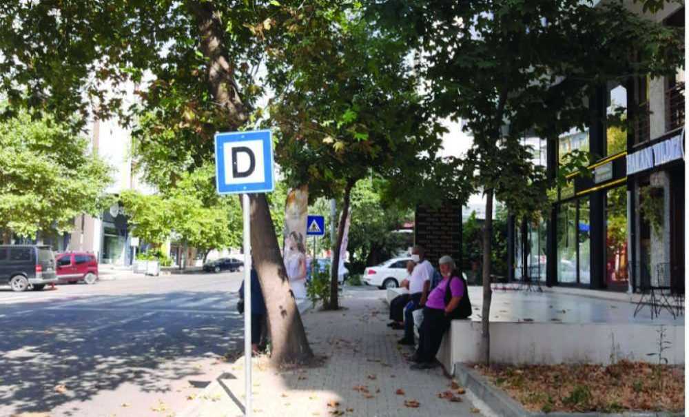 Kabini Olmayan Durakta Vatandaşlar Mağdur Oluyor