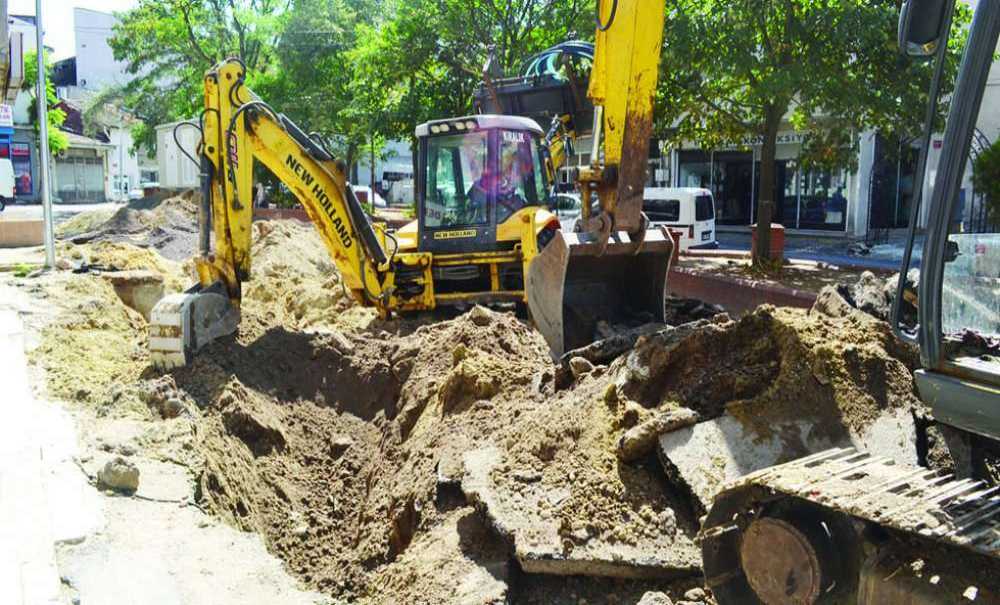 Asfalt Atıldı Bu Kez Kaldırımın Yapılması Bekleniyor