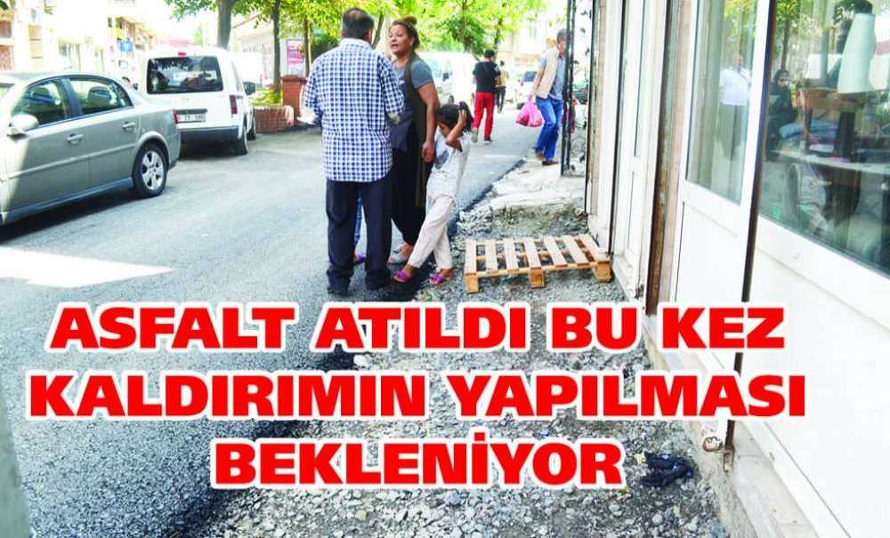 Asfalt Atıldı Bu Kez Kaldırımın Yapılması Bekleniyor