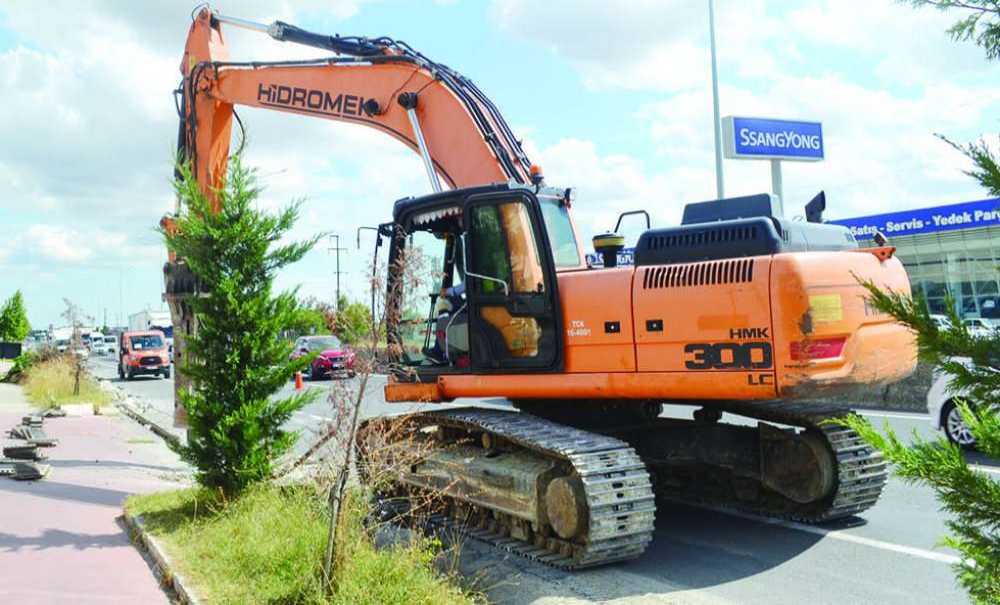 D-100 Karayolu'ndaki Yağmur Suyu Kanalları Temizlendi