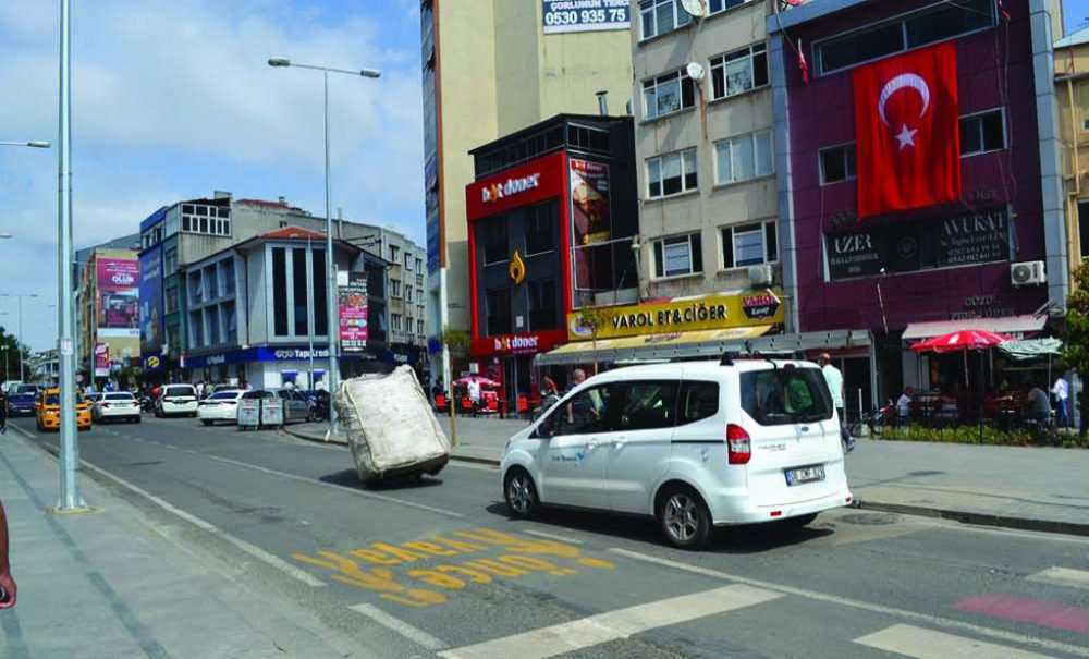 Çekçekçiler Trafiği Felç Ediyor