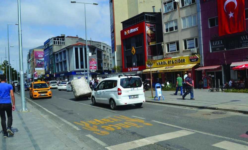 Çekçekçiler Trafiği Felç Ediyor