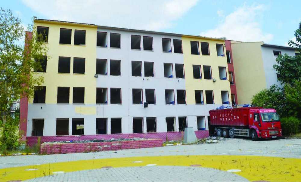 Çorlu'da 5 Okul Yıkıldı, 7 Okul Boşaltıldı