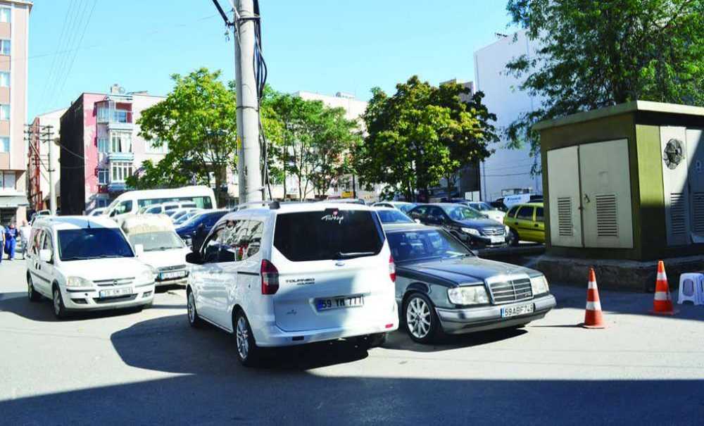 Eski Bisikletçiler Meydanı'nda Trafik Arap Saçı