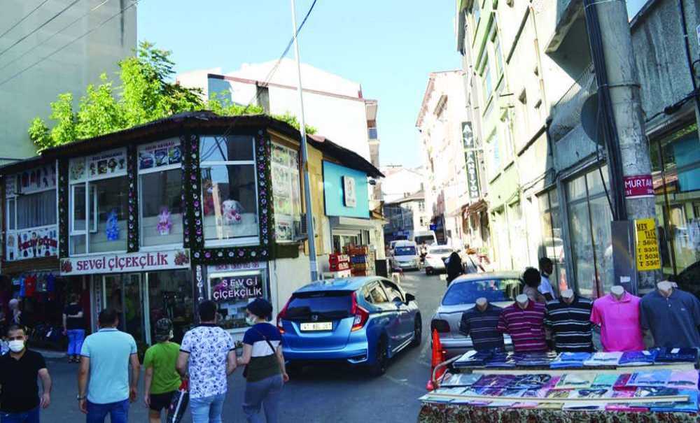 Eski Bisikletçiler Meydanı'nda Trafik Arap Saçı