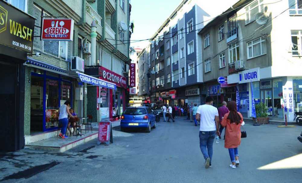 Eski Bisikletçiler Meydanı'nda Trafik Arap Saçı