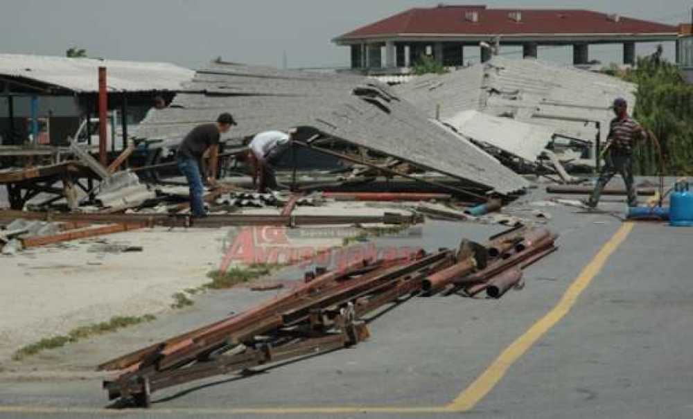 Perşembe Pazarında Yıkım Çalışmaları Başladı