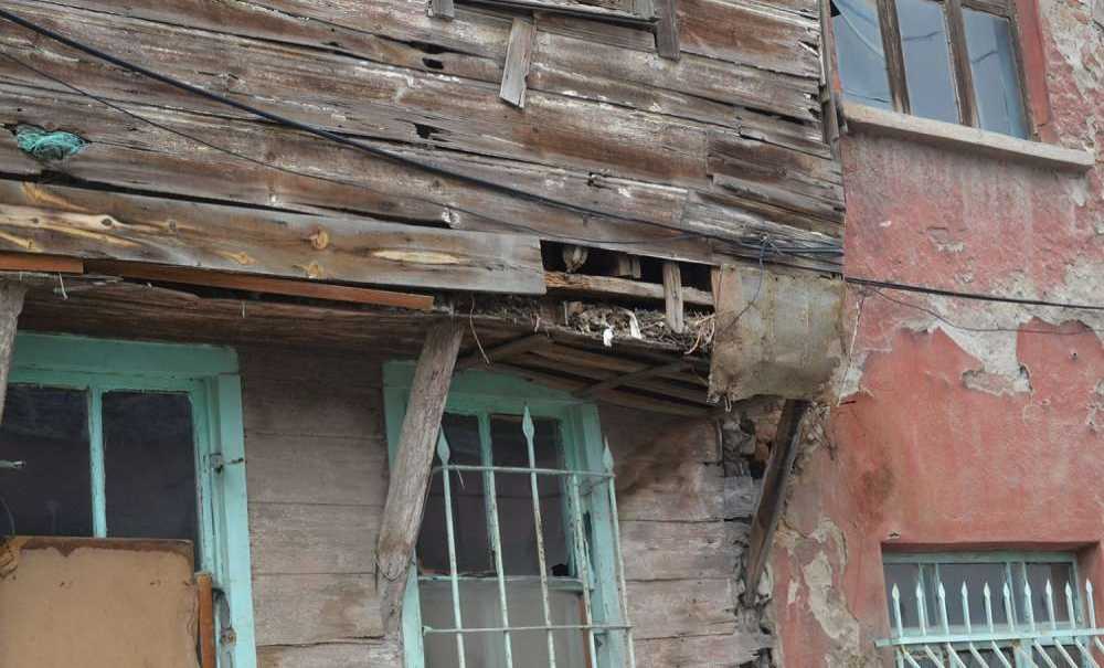 Tarihi Ahşap Evler Yıkılmaya Yüz Tutmuş Durumda!