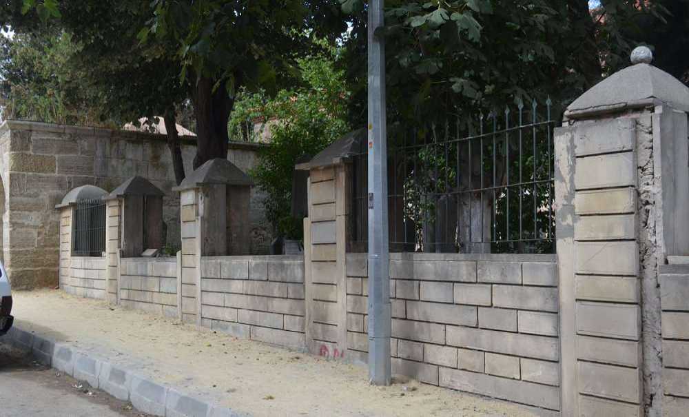 Hırsızların Çaldığı Bahçe Korkulukları Hala Yapılmadı!