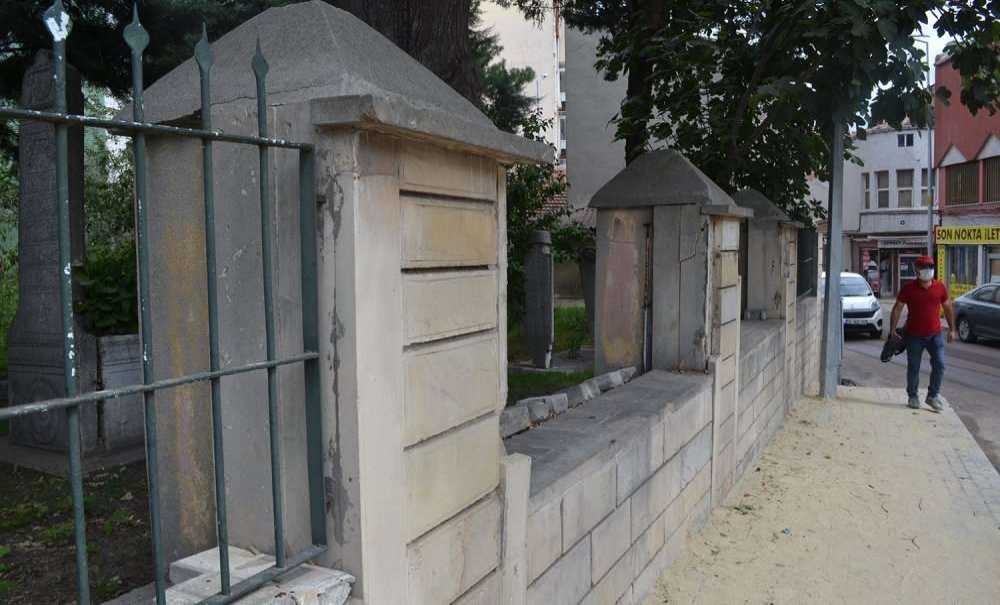 Hırsızların Çaldığı Bahçe Korkulukları Hala Yapılmadı!