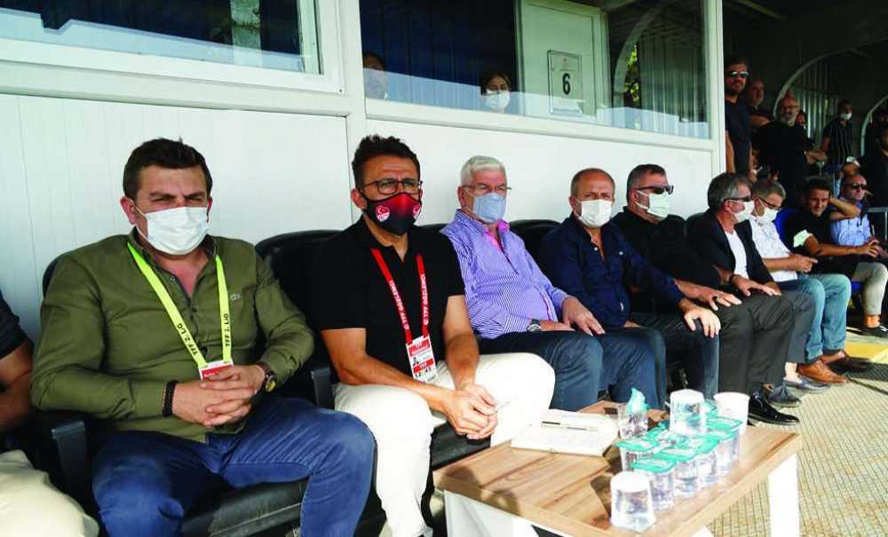 Evindeki İlk Maçında Mağlup Oldular