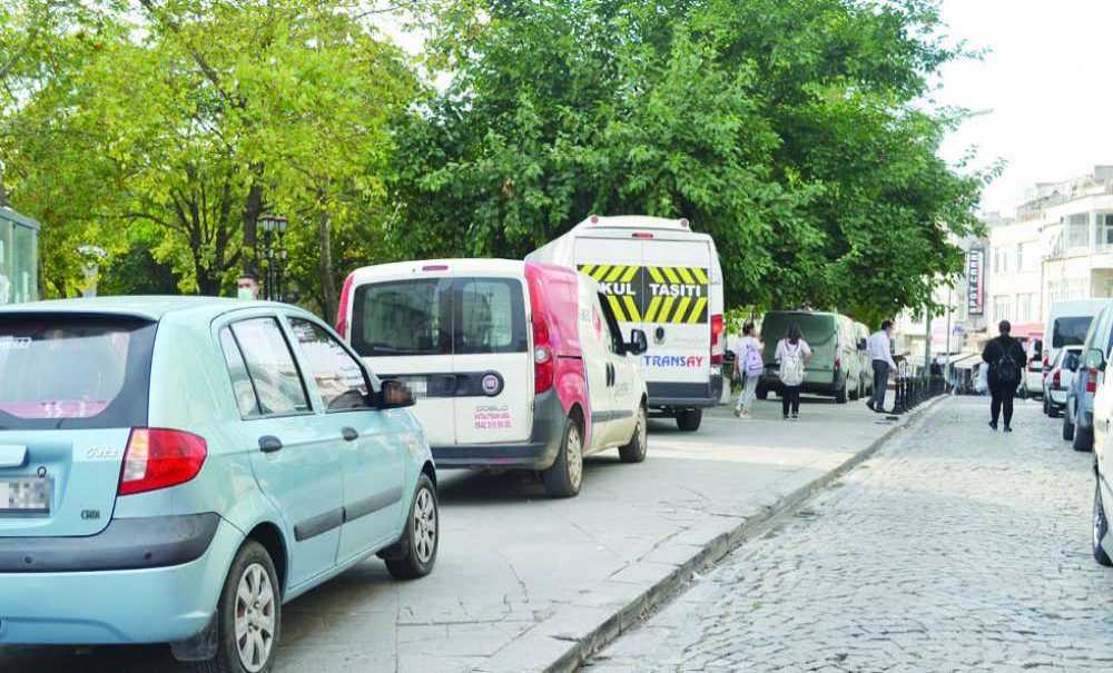 Gaziler Parkı Kaldırımları Otoparka Dönüştü