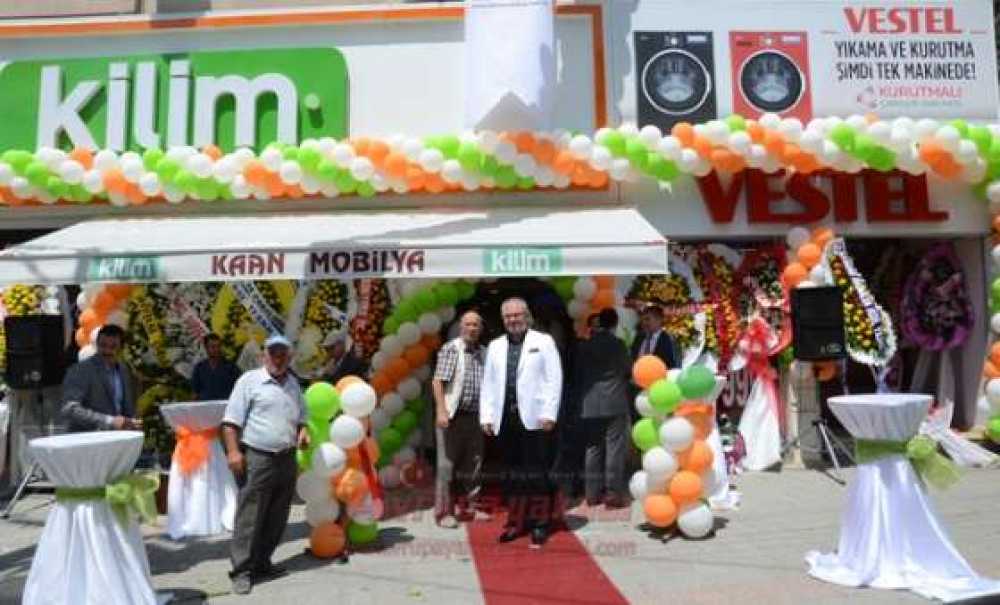 Kaan Mobilya Vestel Ve Kilim Mağazasını Açtı