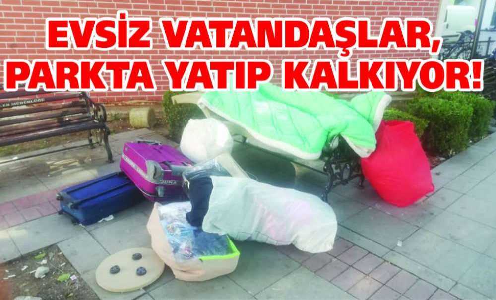 Evsiz Vatandaşlar, Parkta Yatıp Kalkıyor!