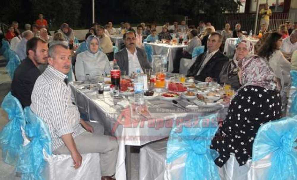 Tekirdağ Valisi Ali Yerlikaya Şehit Aileleri Ve Gazilerle İftarda Bir Araya Geldi