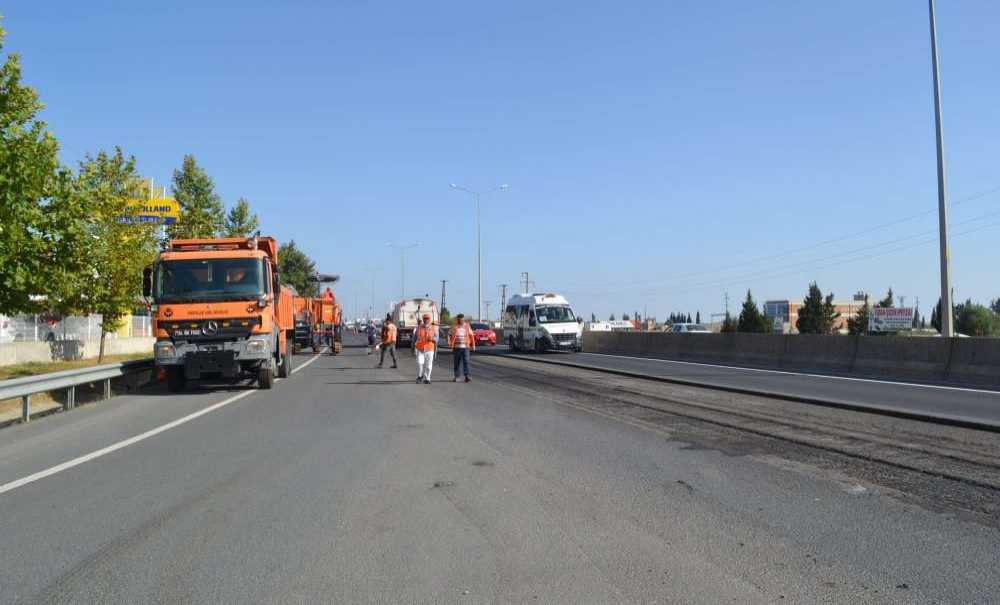 Karayolları Genel Müdürlüğü Ekipleri Asfaltı Yeniledi