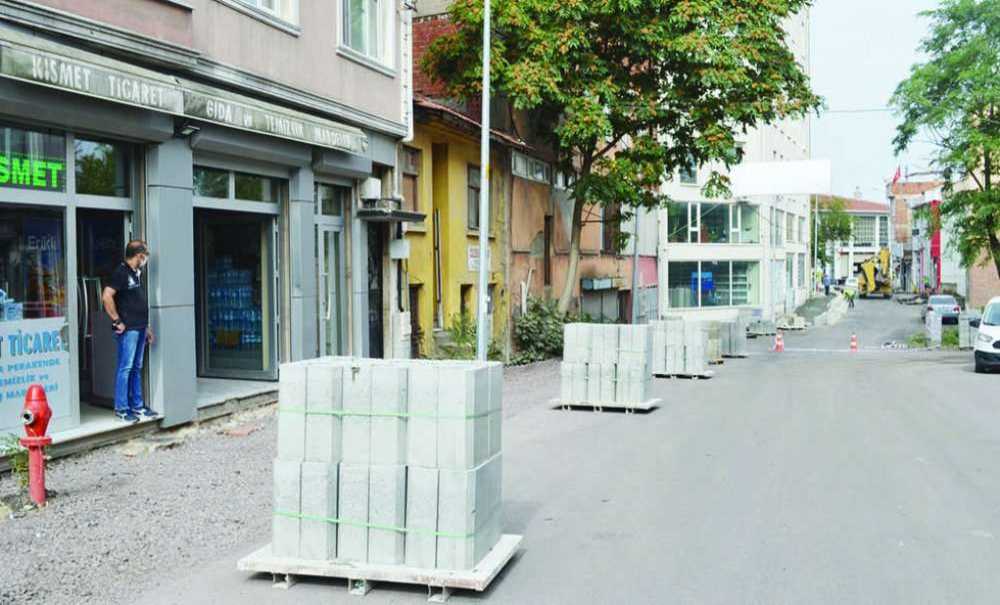 Balık Pazarı Caddesi'nde Kaldırım Çalışmaları Başladı
