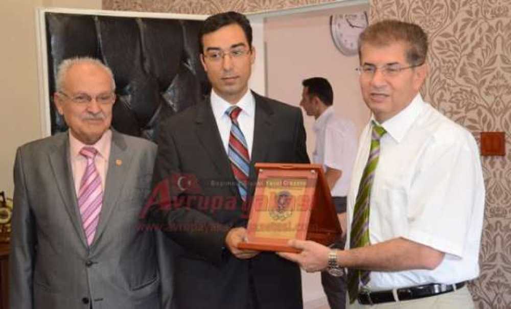 Kaymakam Doğan`dan Müdürlere Plaket