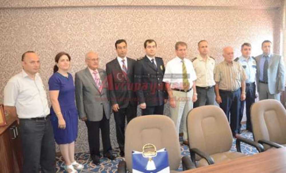 Kaymakam Doğan`dan Müdürlere Plaket