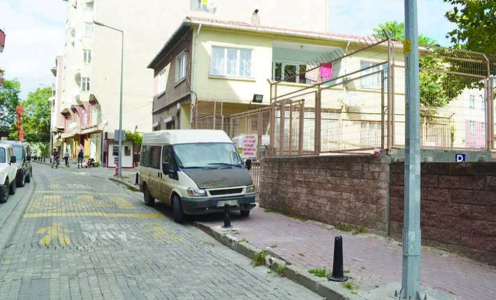 Bari Okul Önüne Araç Park Etmeyin!