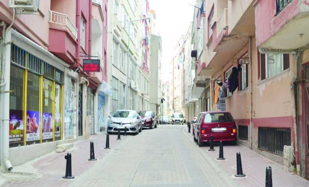 Dubaları Kırıp Araçlarını Park Ediyorlar