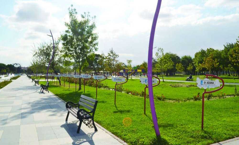 Cumhuriyet Parkı Temizliğiyle Dikkat Çekiyor