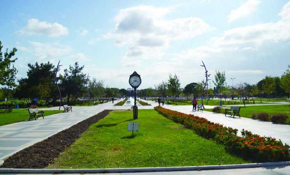 Cumhuriyet Parkı Temizliğiyle Dikkat Çekiyor