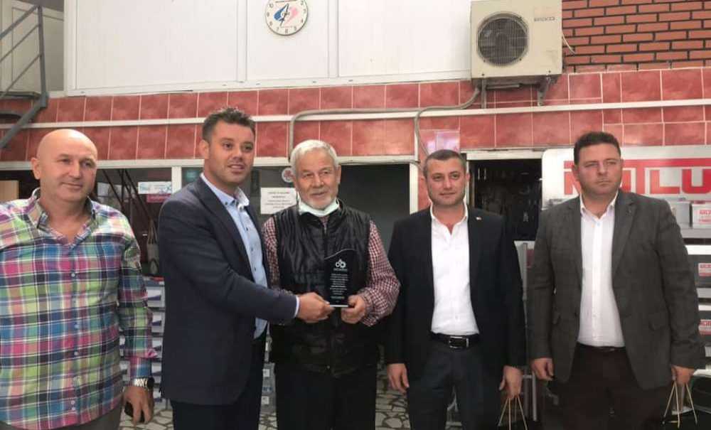 Meslekte 50 Yılı Geride Bırakan Esnafa Plaket Verildi