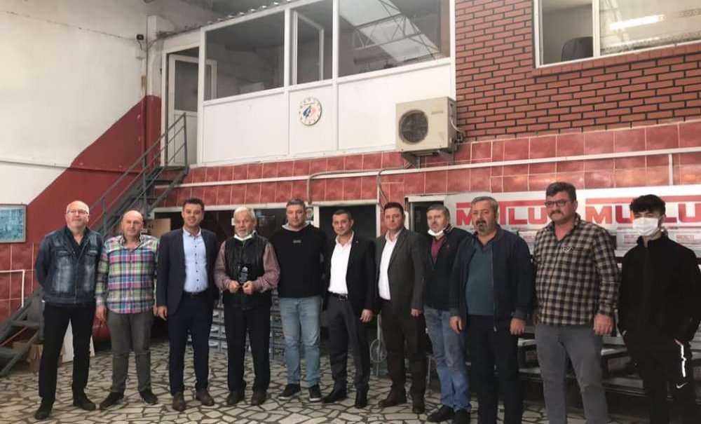 Meslekte 50 Yılı Geride Bırakan Esnafa Plaket Verildi