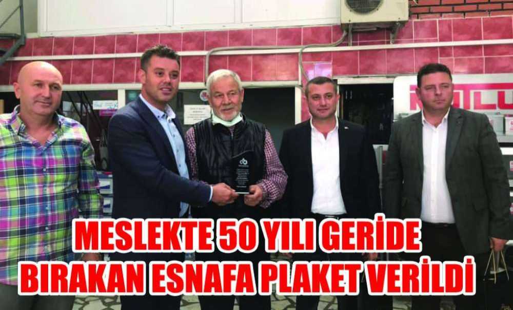 Meslekte 50 Yılı Geride Bırakan Esnafa Plaket Verildi