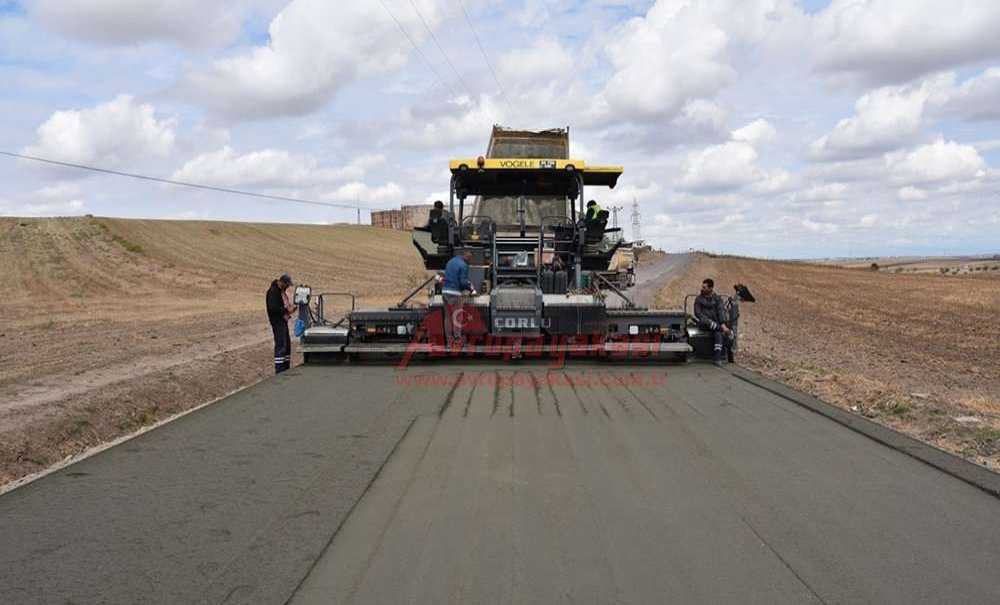 Büyükşehir Belediyesi Beton Yol Yapmaya Devam Ediyor