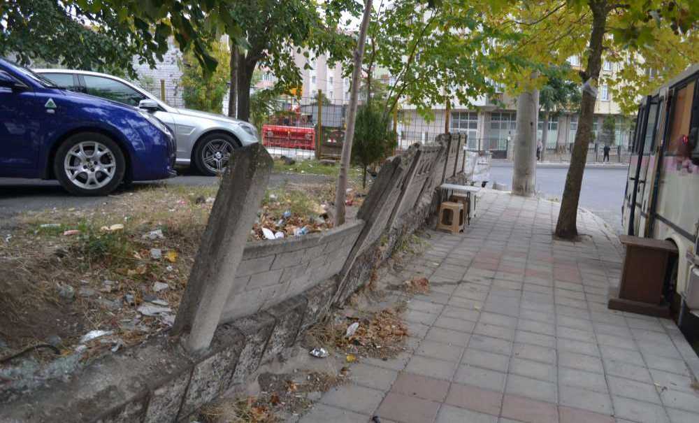 Otogarın Bahçe Duvarları Tepki Çekti!