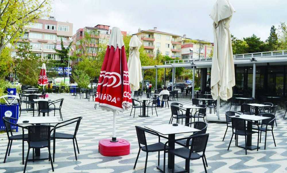 Park Ve Kafeler Boş Kaldı