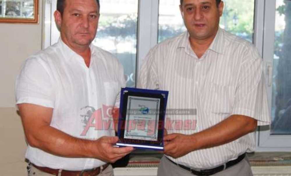 Avcılar Derneği'ne Plaket