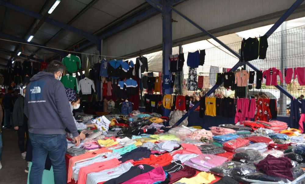 Giyim Pazarı Tıklım Tıklım!