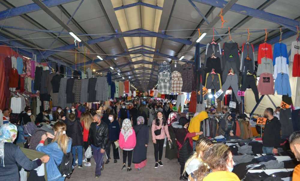 Giyim Pazarı Tıklım Tıklım!