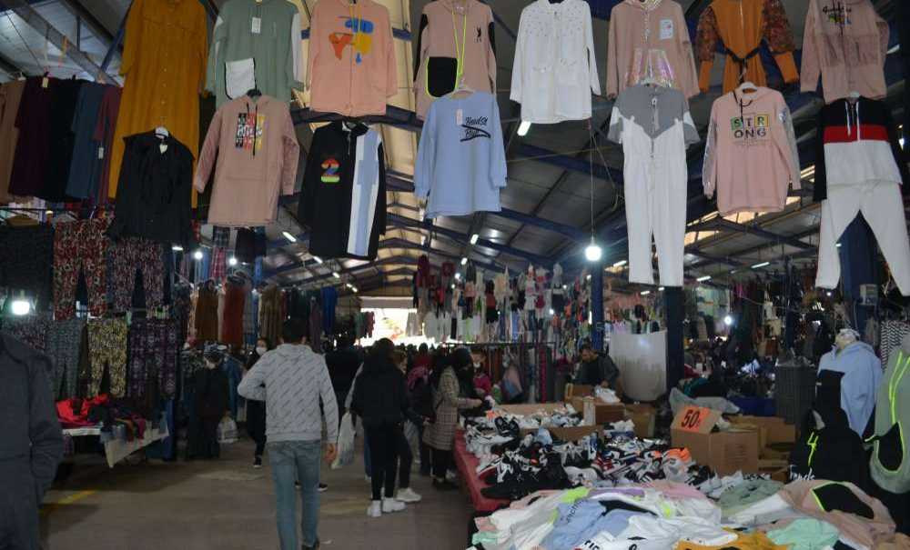 Giyim Pazarı Tıklım Tıklım!