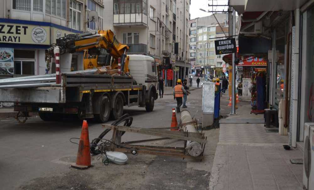 Tredaş Elektrik Direklerini Söktü!