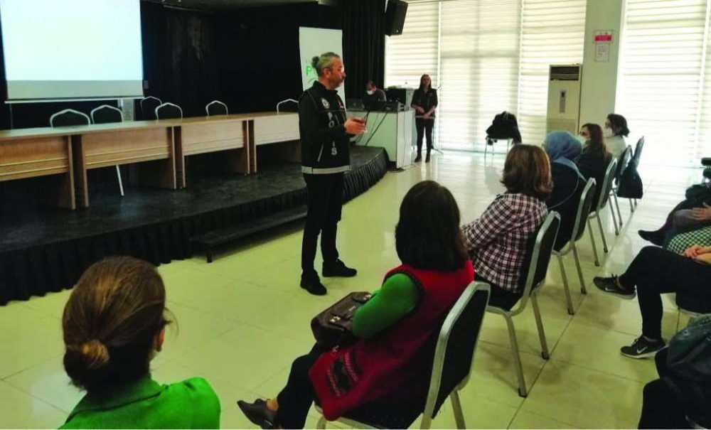 Annelere Uyuşturucu Semineri