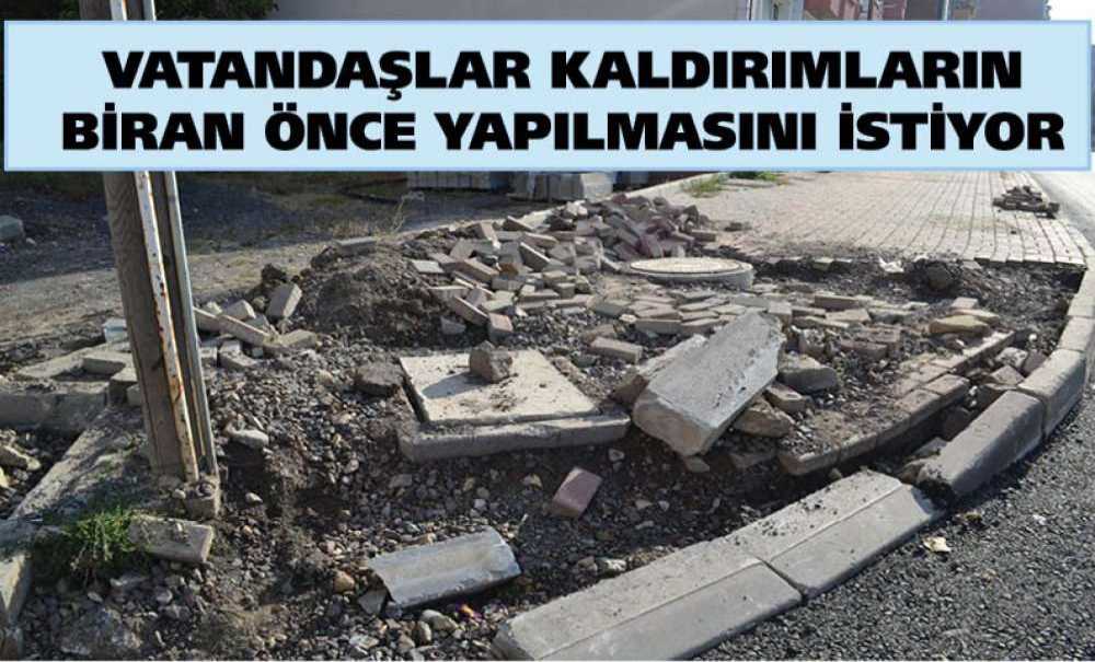 Vatandaşlar Kaldırımların Biran Önce Yapılmasını İstiyor