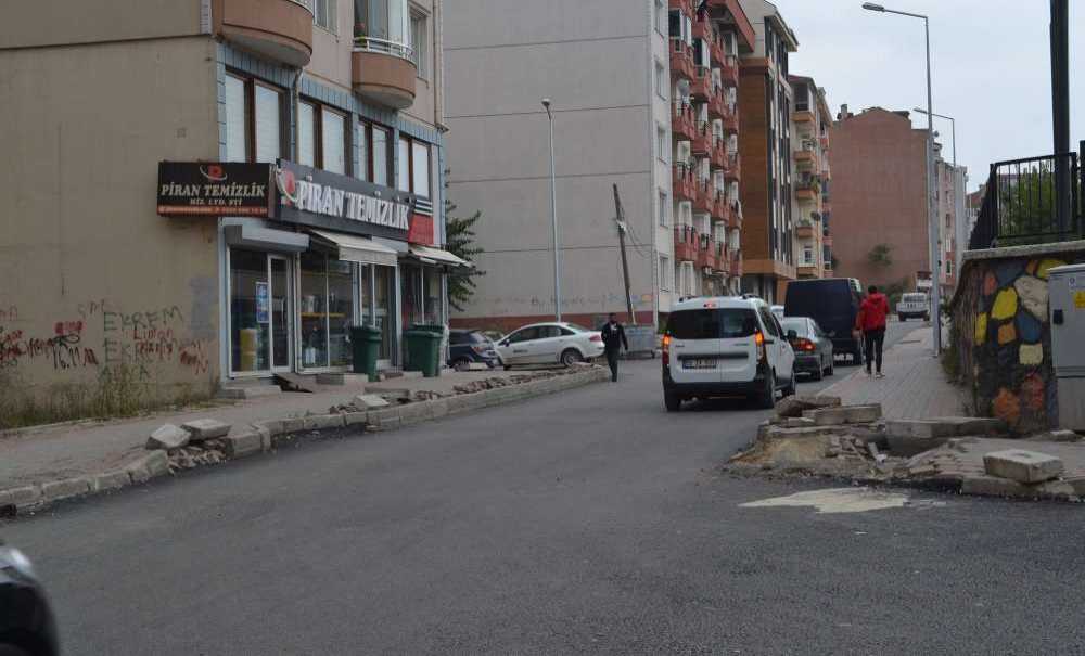 Erdal İnönü Caddesi'ndeki Kaldırım Çalışmaları Hızlandı