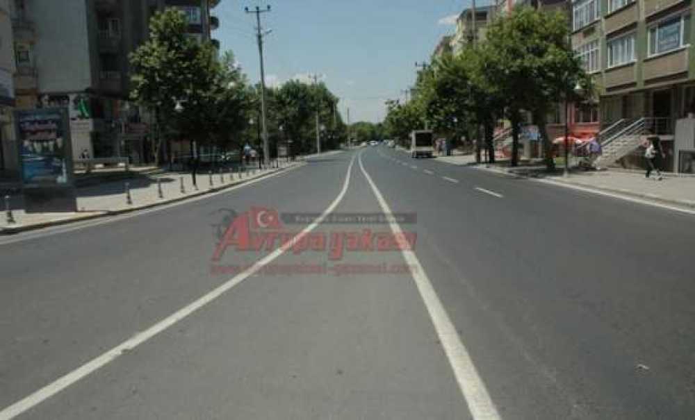 Cadde Ve Sokaklar Boş Kalıyor