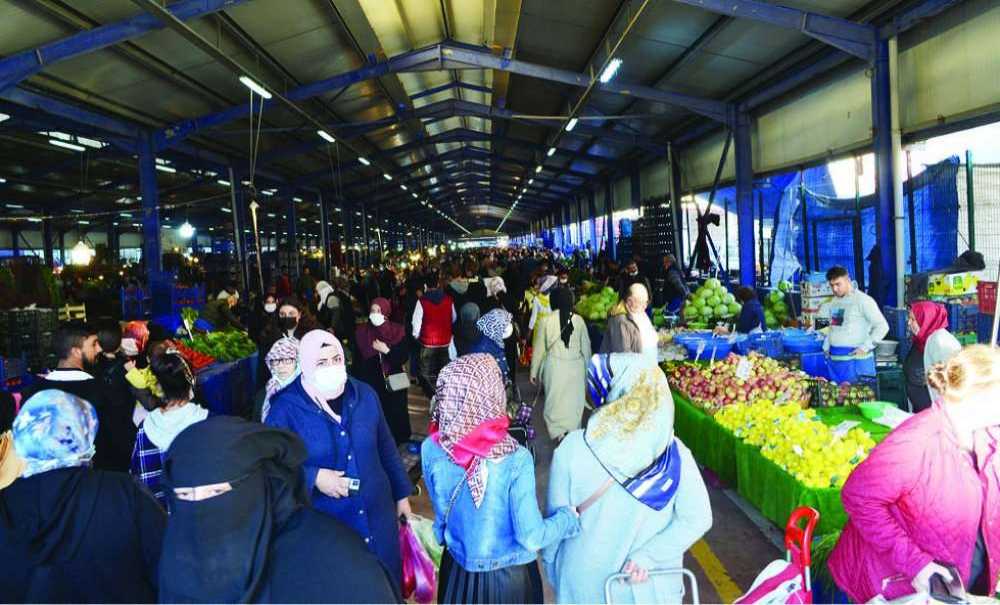 Pazar Yerinde İğne Atsan Yere Düşmüyor!