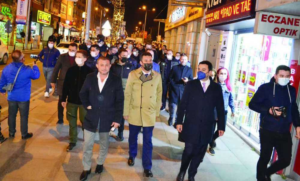 Festival Kortej Yürüyüşüyle Başladı